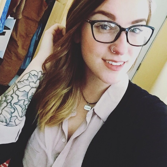 Meet your Posher, Carly - Picture 3 of 3